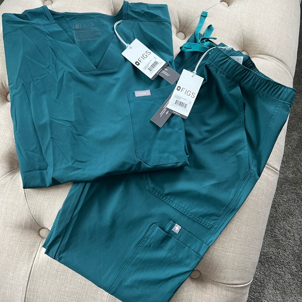 NEW FIGS MENS SCRUBS MEDIUM